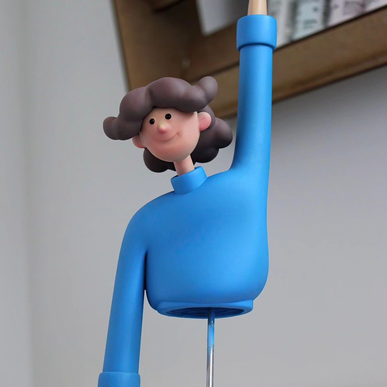 Upper body and smiling face of the Wall Toy