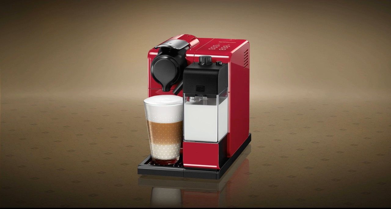 Lattissima Touch machine in red with a latte